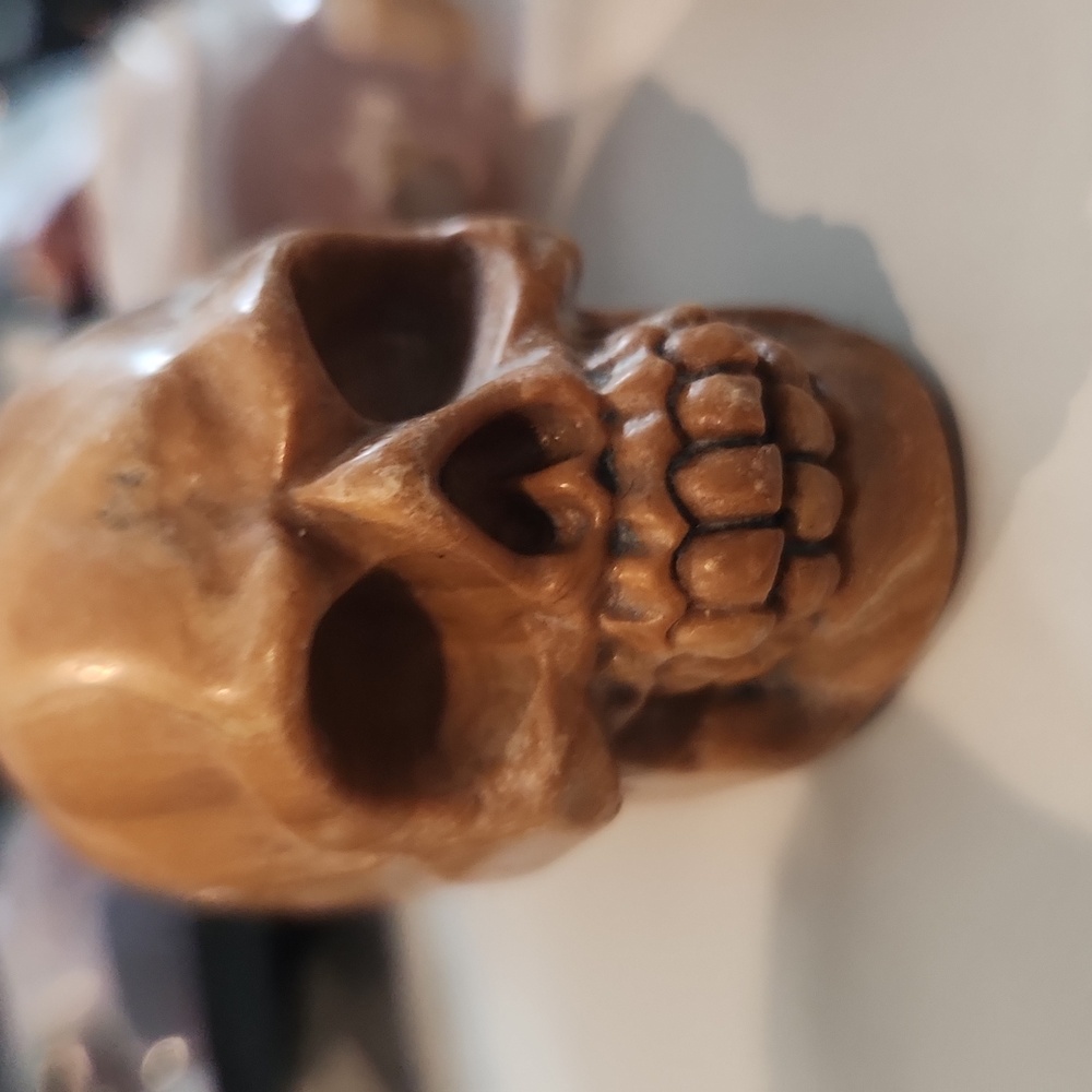 Skull calcite